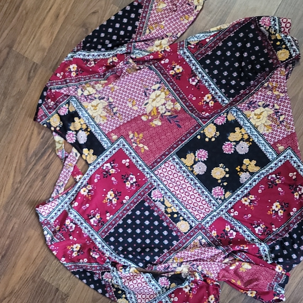 Used Westport top, 2x, v-neck front, crossed back.